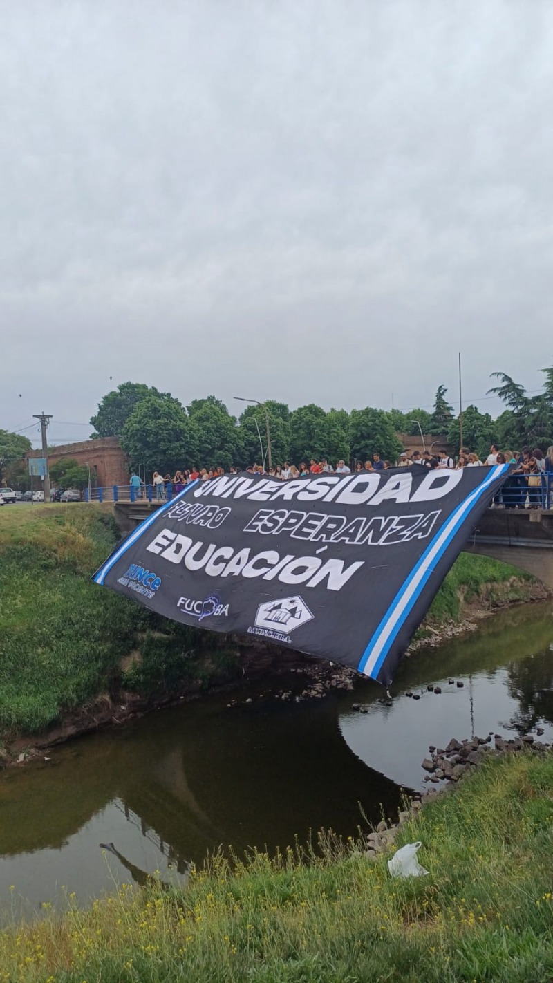 Asamblea interclaustro y clases pblicas en el Paseo de la Salud